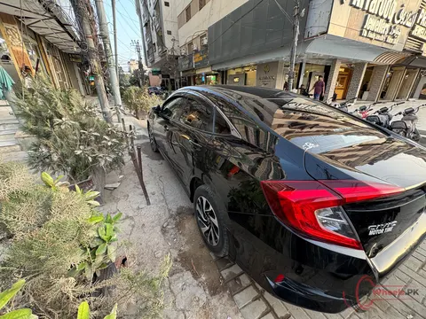 2017 Honda Civic Oriel photo 2