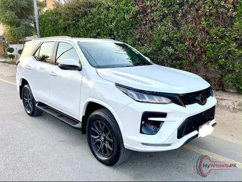 2024 Toyota Fortuner GR photo 3