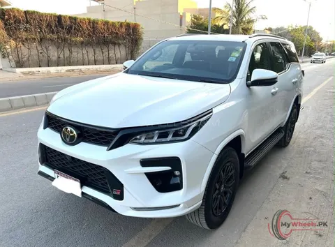 2024 Toyota Fortuner GR photo 1