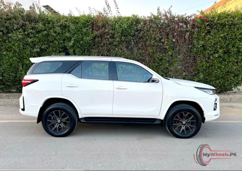 2024 Toyota Fortuner GR photo 5