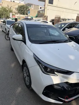 2025 Toyota Yaris GLI CVT 1.3 photo 2