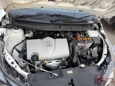 2025 Toyota Yaris GLI CVT 1.3 photo 6