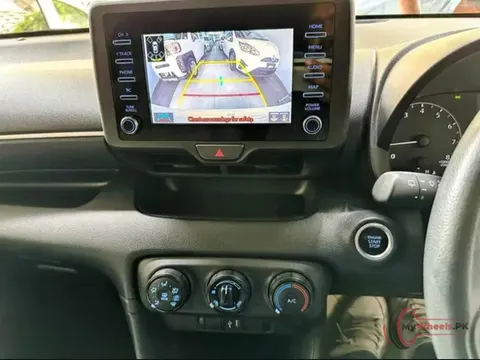 2021 Toyota YARIS HATCHBACK X photo 4