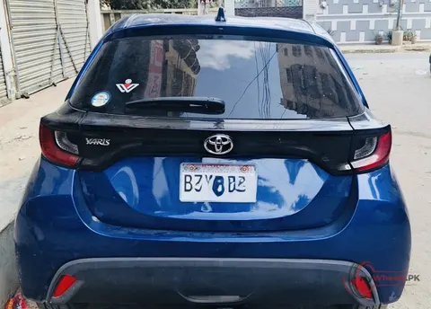 2021 Toyota YARIS HATCHBACK X photo 2