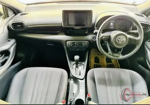 2021 Toyota YARIS HATCHBACK X photo 5
