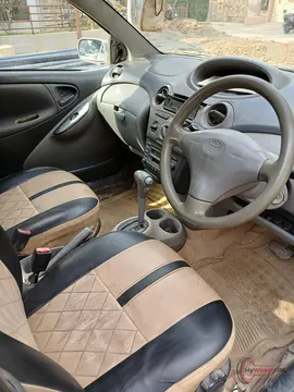 2001 Toyota VITZ F 1.0 photo 5