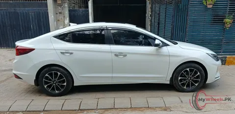 2023 Hyundai Elantra GL photo 2