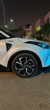 2018 Toyota C-HR G photo 11