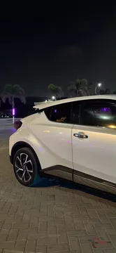 2018 Toyota C-HR G photo 3