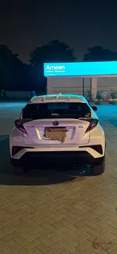2018 Toyota C-HR G photo 12