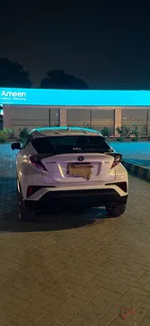 2018 Toyota C-HR G photo 8
