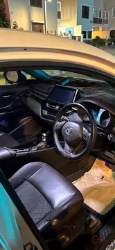 2018 Toyota C-HR G photo 4