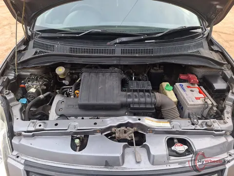 2015 Suzuki Swift photo 5