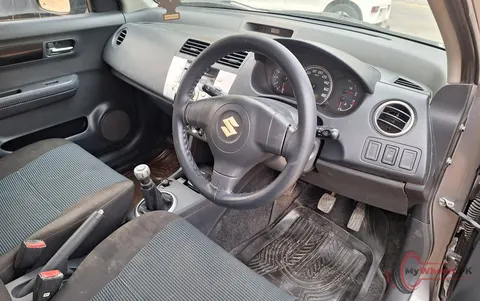 2015 Suzuki Swift photo 4