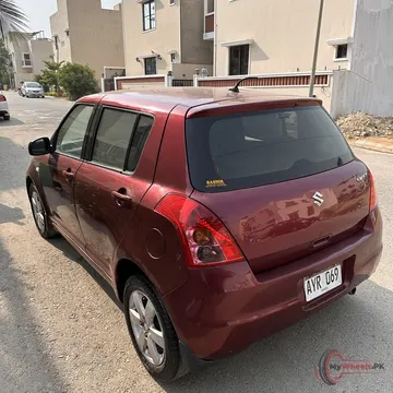 2013 Suzuki Swift DLX 1.3 NAVIGATION photo 1