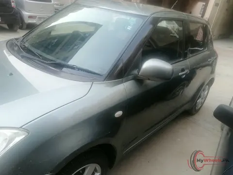 2012 Suzuki Swift photo 3