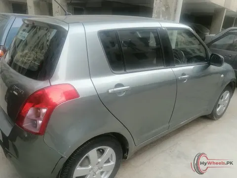 2012 Suzuki Swift photo 7