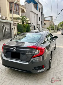 2017 Honda Civic Oriel photo 3