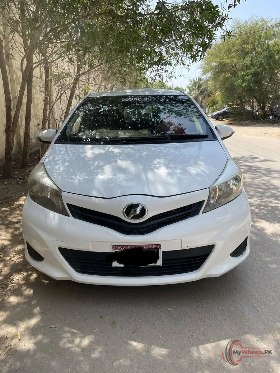2013 Toyota VITZ