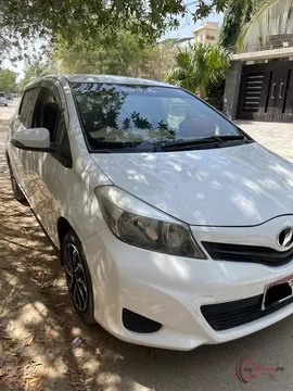2013 Toyota VITZ photo 5