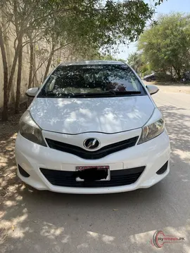 2013 Toyota VITZ photo 1