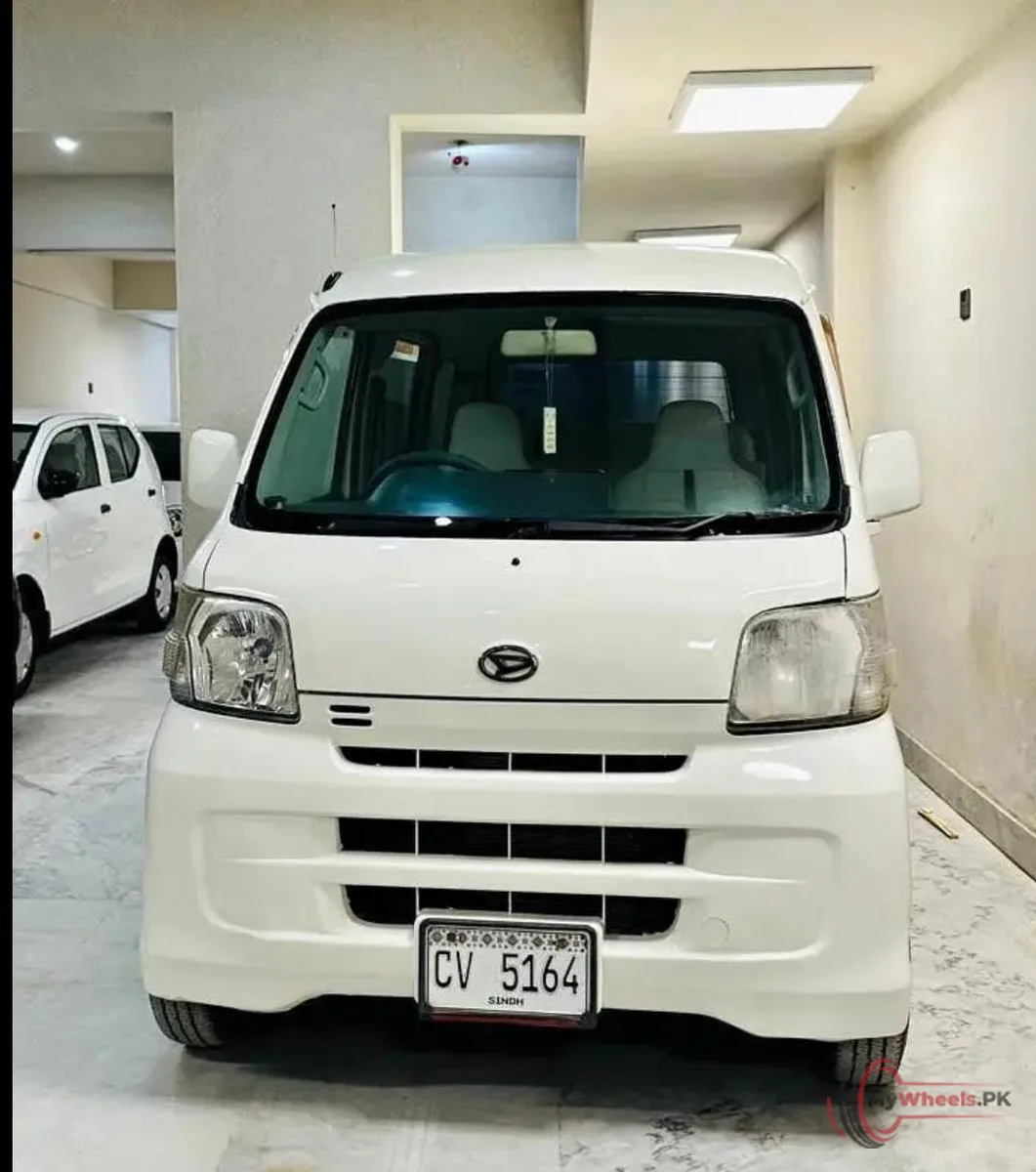 2011 Daihatsu Mira main vehicle photo