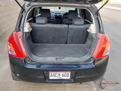 2017 Suzuki Swift DLX AUTOMATIC 1.3 photo 6