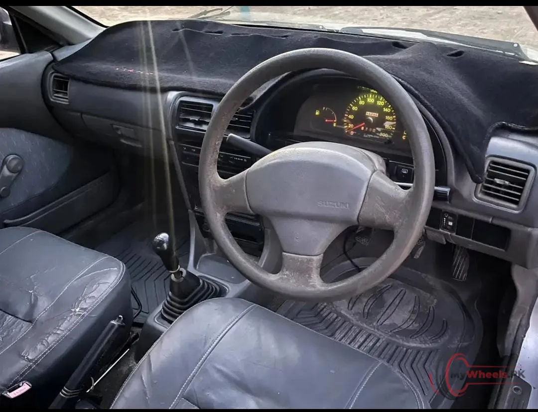 2002 Suzuki Cultus main vehicle photo