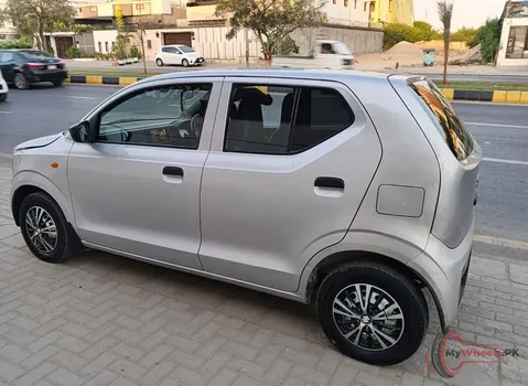 2024 Suzuki Alto photo 3