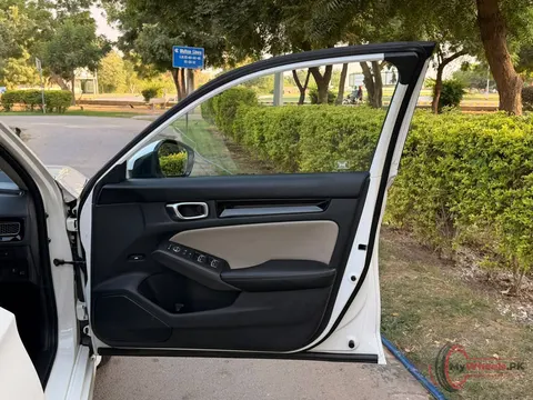 2025 Honda Civic photo 5