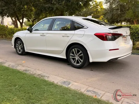 2025 Honda Civic photo 2