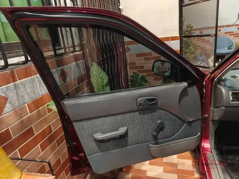 2011 Suzuki Cultus photo 5